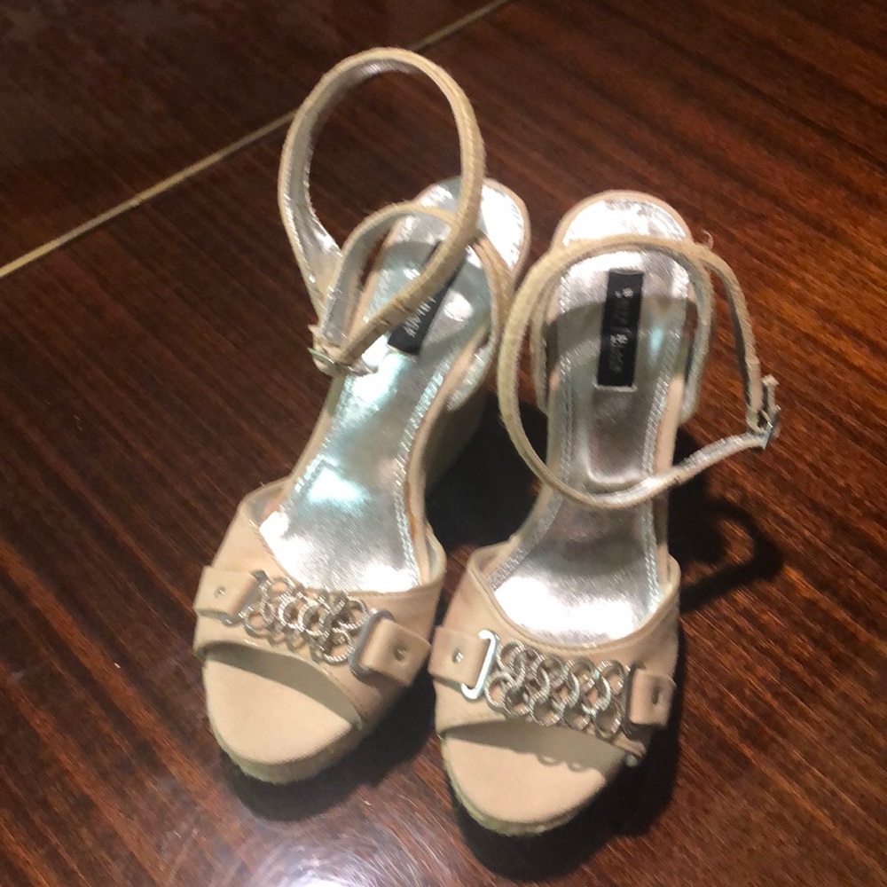 Women’s shoes